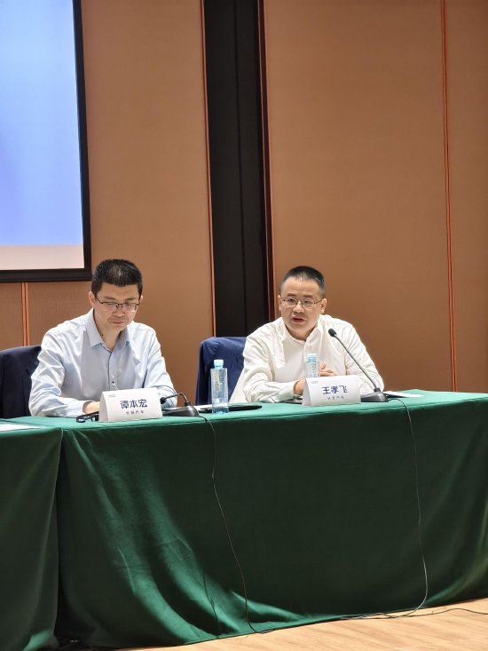 炫多配资 直击车展|长安汽车执行副总裁王孝飞：华为有300多人团队进驻阿维塔，旗舰SUV合作正在进行中